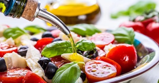 Mediterranean diet improves psoriasis symptoms by up to 75% | A Mediterranean diet proved easy to stick with and significantly helpful in reducing psoriasis severity : r/science